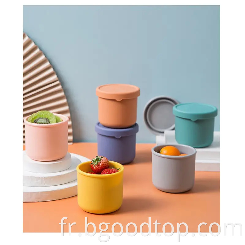 Round food storage container